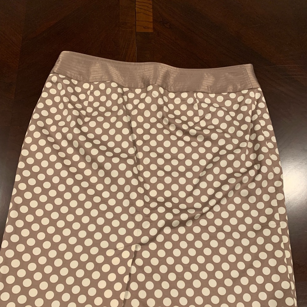 Gently worn tan skirt with white dots. Back split with side zipper.